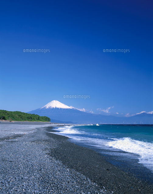 海岸と遠くの富士山 三保松原 静岡県
(c)TAKASHI SATO/SEBUN PHOTO