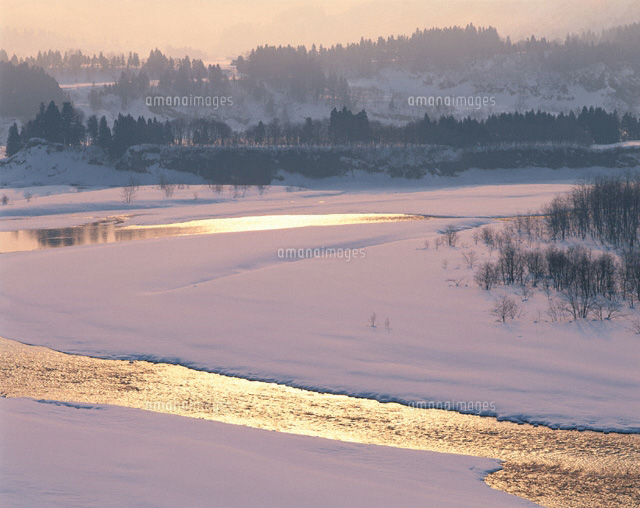 朝の信濃川 新潟県
(c)TAKASHI SATO/SEBUN PHOTO