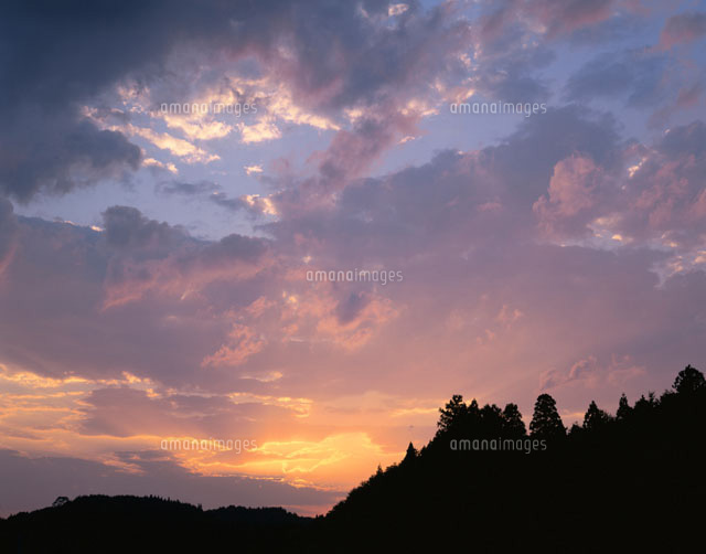 夕暮れの彩雲と山並み 岩手県
(c)TAKASHI SATO/SEBUN PHOTO