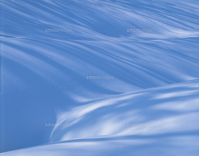 雪原と影(白) 尾花沢市 山形県
(c)TAKASHI SATO/SEBUN PHOTO