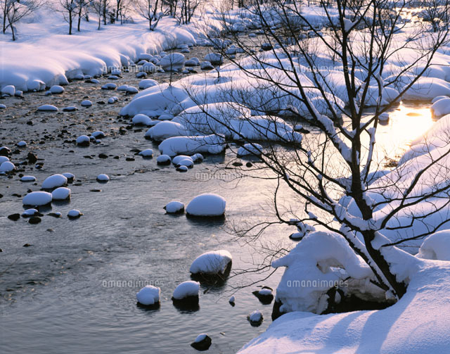 雪の三国川夕景 六日町 新潟県
(c)TAKASHI SATO/SEBUN PHOTO