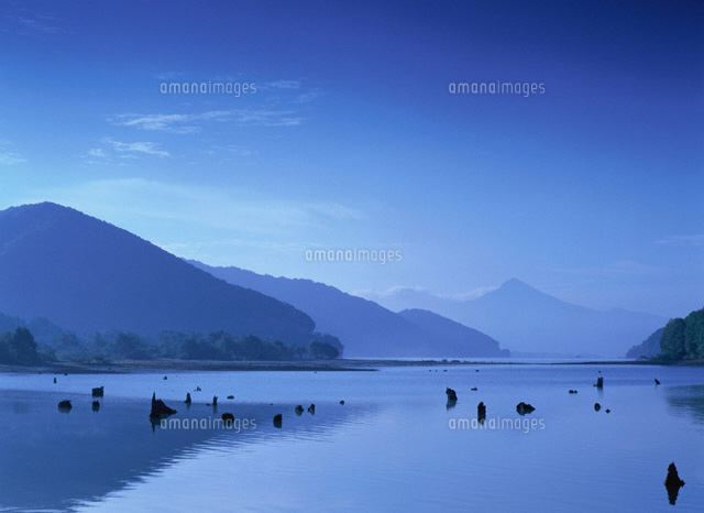朝の桧原湖と磐梯山 福島県
(c)TAKASHI SATO/SEBUN PHOTO