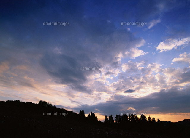 夕焼け雲と自然風景 新潟県
(c)TAKASHI SATO/SEBUN PHOTO