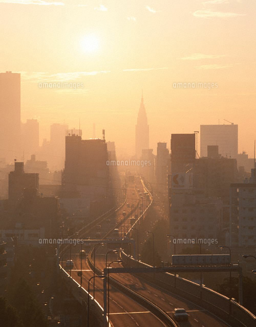 朝の首都高とドコモビルの風景 新宿 東京都
(c)TAKASHI SATO/SEBUN PHOTO