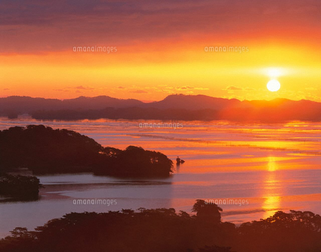 夜明けの松島の風景 湾松島町 宮城県
(c)TAKASHI SATO/SEBUN PHOTO