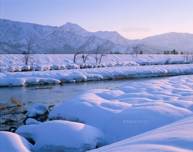 魚野川と飯士山 塩沢町 新潟県
(c)TAKASHI SATO/SEBUN PHOTO