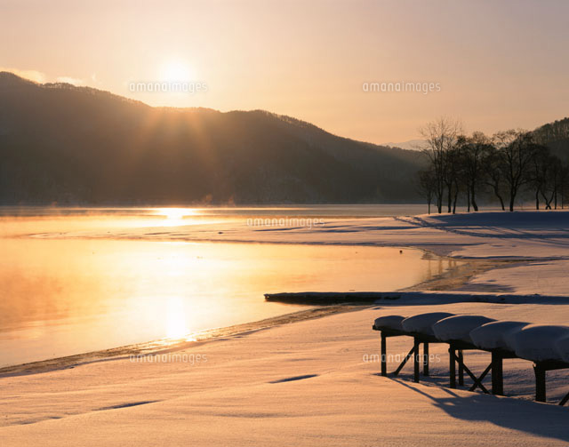 朝日と野尻湖 信濃町 長野県
(c)TAKASHI SATO/SEBUN PHOTO
