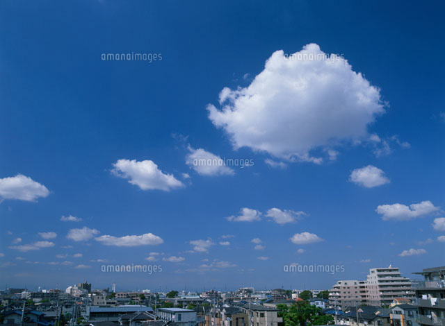 住宅街と雲と青空
(c)TAKASHI SATO/SEBUN PHOTO