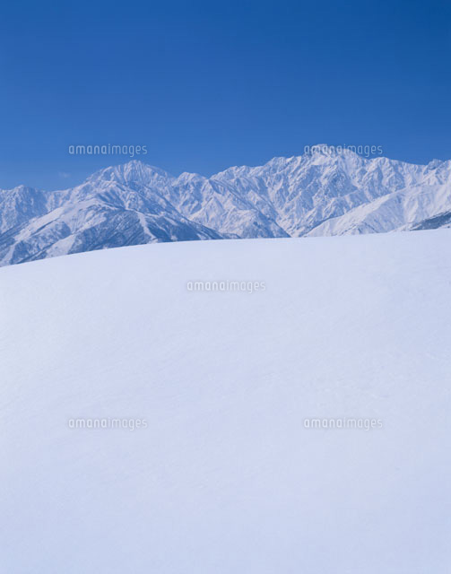 雪面と白馬連峰
(c)TAKASHI SATO/SEBUN PHOTO