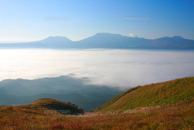 朝の雲海と阿蘇山 大観峰
(c)TAKASHI SATO/SEBUN PHOTO
