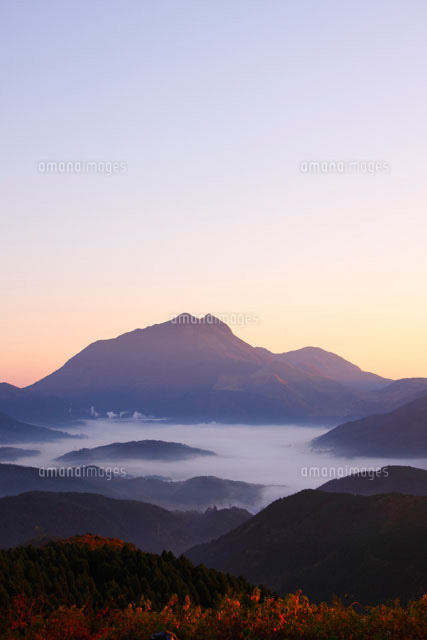 朝の雲海と由布岳
(c)TAKASHI SATO/SEBUN PHOTO