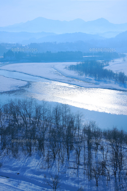 朝の信濃川と越後三山
(c)TAKASHI SATO/SEBUN PHOTO