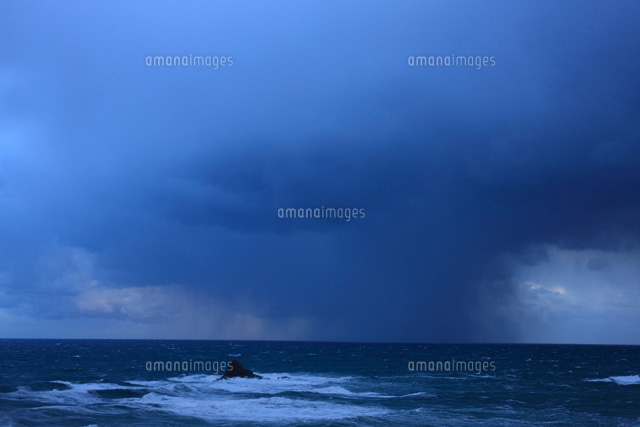 暗雲の日本海
(c)TAKASHI SATO/SEBUN PHOTO