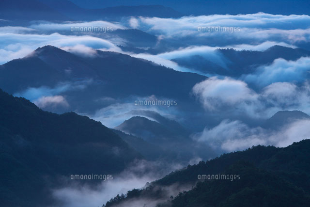 小雲取越えからの夕景の山並み 熊野古道
(c)TAKASHI SATO/SEBUN PHOTO