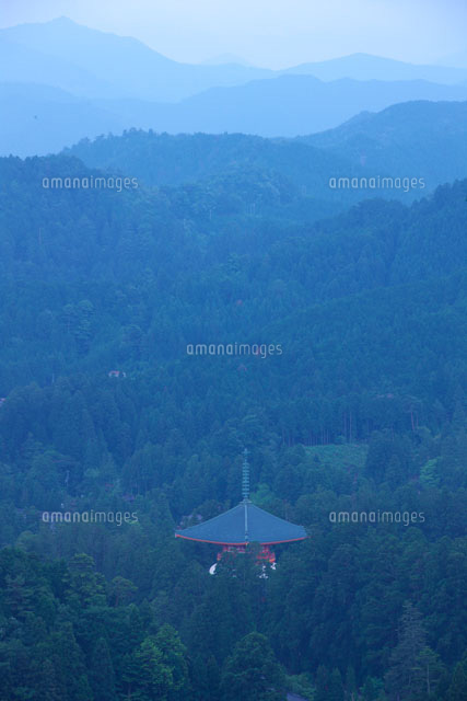 朝の高野山
(c)TAKASHI SATO/SEBUN PHOTO