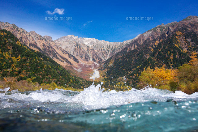 紅葉の梓川と穂高連峰 上高地
(c)TAKASHI SATO/SEBUN PHOTO
