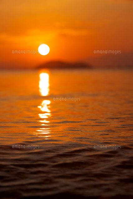 朝陽と竹生島と琵琶湖
(c)TAKASHI SATO/SEBUN PHOTO