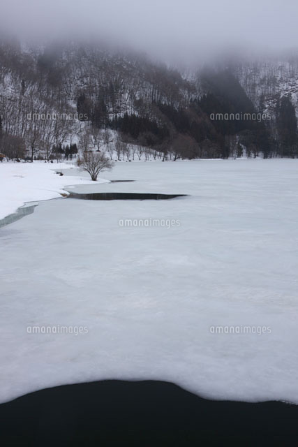 雪の中綱湖
(c)TAKASHI SATO/SEBUN PHOTO
