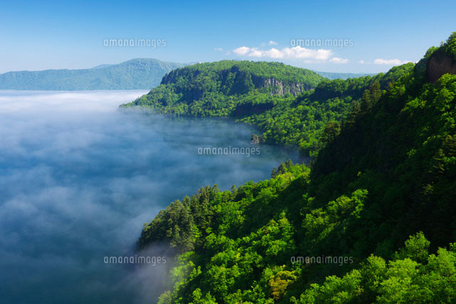 朝の雲海と十和田湖
(c)TAKASHI SATO/SEBUN PHOTO