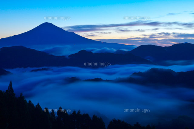 清水吉原より望む朝の雲海と富士山
(c)TAKASHI SATO/SEBUN PHOTO