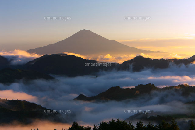 清水吉原より望む朝の雲海と富士山
(c)TAKASHI SATO/SEBUN PHOTO