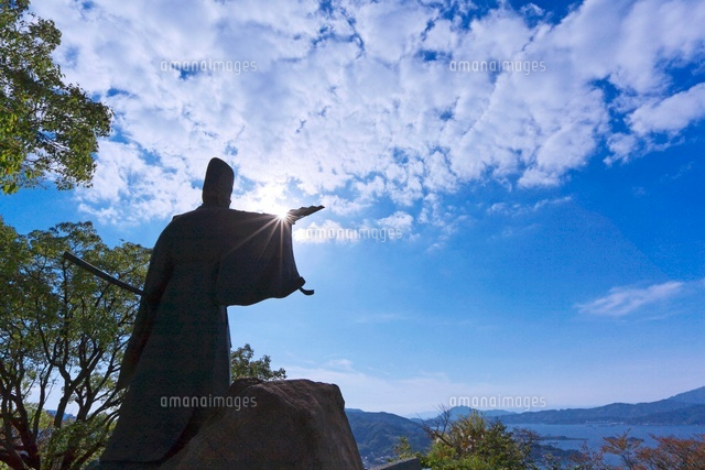 高烏台の平清盛像と瀬戸内海
(c)TAKASHI SATO/SEBUN PHOTO