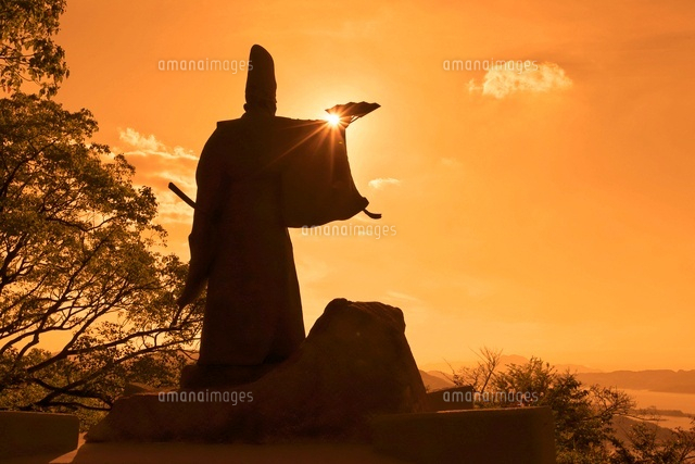 高烏台の平清盛像と瀬戸内海の夕景
(c)TAKASHI SATO/SEBUN PHOTO