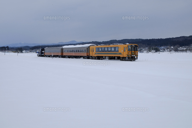 津軽鉄道線のストーブ列車
(c)TAKASHI SATO/SEBUN PHOTO