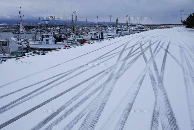 雪の象潟港
(c)TAKASHI SATO/SEBUN PHOTO