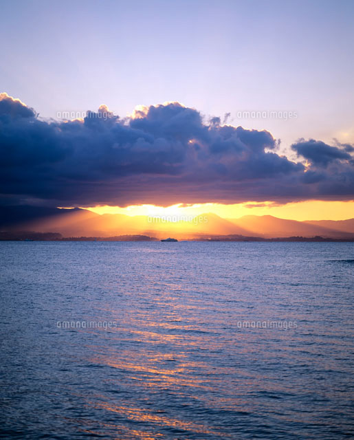 夕暮れの海
(c)GUY MARCHE/SEBUN PHOTO