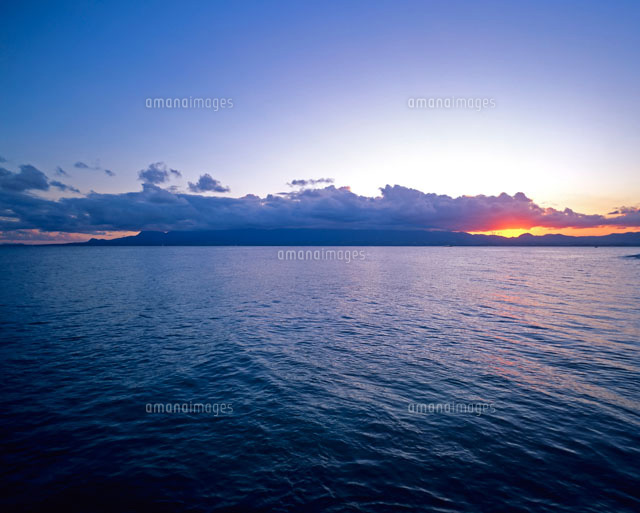 夕暮れの海
(c)GUY MARCHE/SEBUN PHOTO