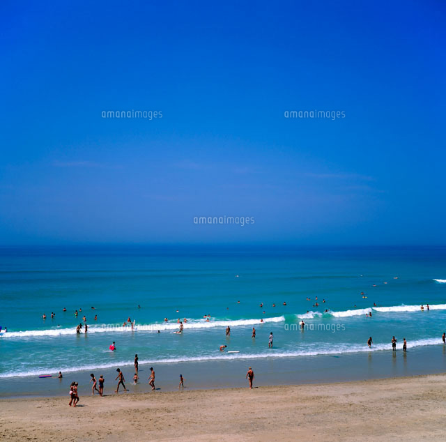 海水浴をする人々
(c)GUY MARCHE/SEBUN PHOTO