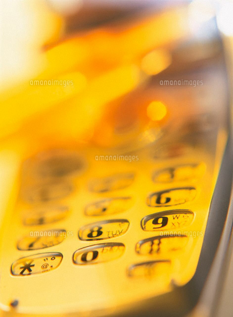 携帯電話のアップ(オレンジ色)
(c)KOICHI SAITO/orion