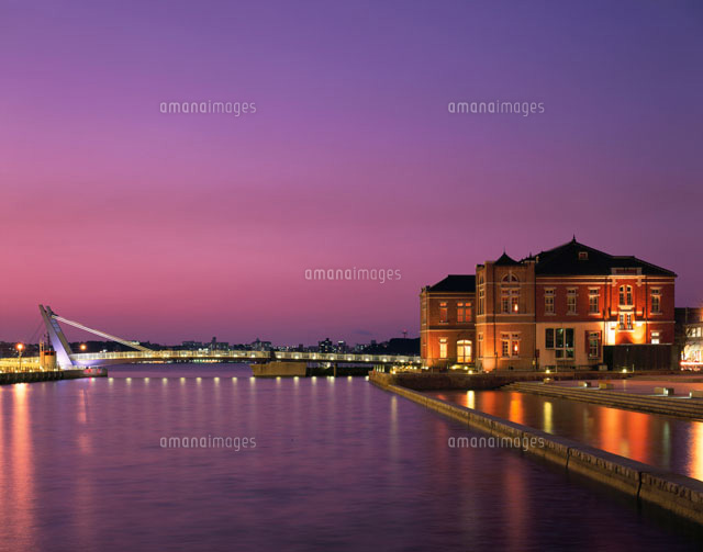 はね橋ブルーウィングもじと旧門司の夕景
(c)NOBUAKI SUMIDA/SEBUN PHOTO
