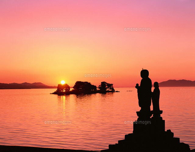 宍道湖と嫁島の夕日 松江市 島根
(c)NOBUAKI SUMIDA/SEBUN PHOTO