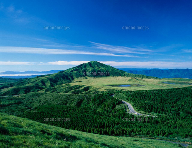 烏帽子岳と草千里の風景 阿蘇郡 熊本県
(c)NOBUAKI SUMIDA/SEBUN PHOTO