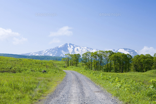 道と鳥海山
(c)NOBUAKI SUMIDA/SEBUN PHOTO
