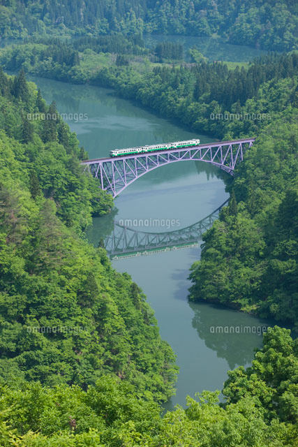 会津只見線と新緑の只見川
(c)NOBUAKI SUMIDA/SEBUN PHOTO