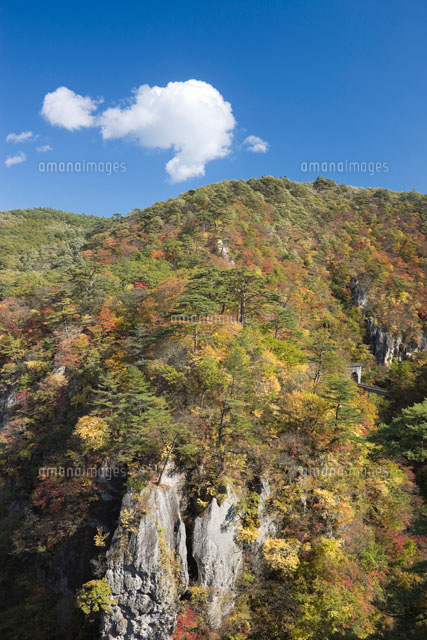 鳴子峡の紅葉と青空と雲
(c)NOBUAKI SUMIDA/SEBUN PHOTO