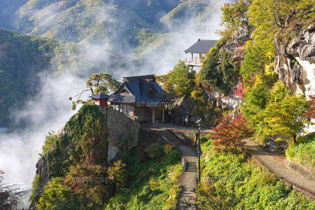 朝霧立つ紅葉の山寺立石寺
(c)NOBUAKI SUMIDA/SEBUN PHOTO