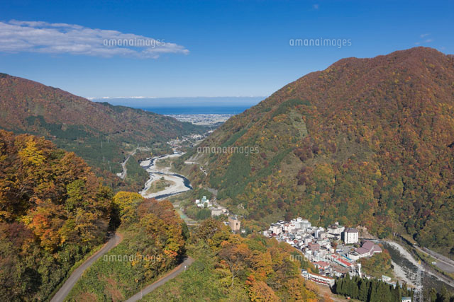宇奈月温泉の紅葉と黒部川
(c)NOBUAKI SUMIDA/SEBUN PHOTO
