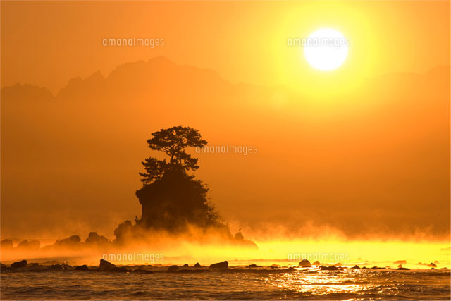 雨晴海岸と立山連峰の朝景
(c)NOBUAKI SUMIDA/SEBUN PHOTO