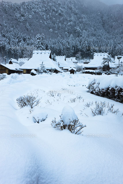 雪の美山の茅葺民家
(c)NOBUAKI SUMIDA/SEBUN PHOTO