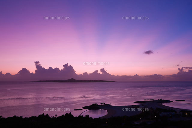 エメラルドビーチと伊江島の夕景
(c)NOBUAKI SUMIDA/SEBUN PHOTO