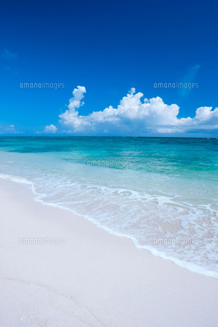 ワタンジ浜と海と雲 与論島
(c)NOBUAKI SUMIDA/SEBUN PHOTO