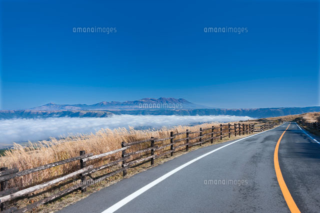 雲海と九重連山と阿蘇登山道
(c)NOBUAKI SUMIDA/SEBUN PHOTO