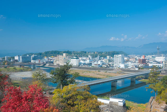 人吉温泉街と球磨川と紅葉
(c)NOBUAKI SUMIDA/SEBUN PHOTO