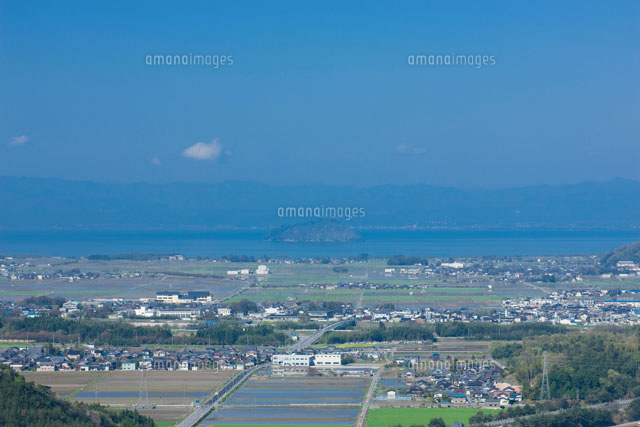 琵琶湖と竹生島と湖北町の街
(c)NOBUAKI SUMIDA/SEBUN PHOTO