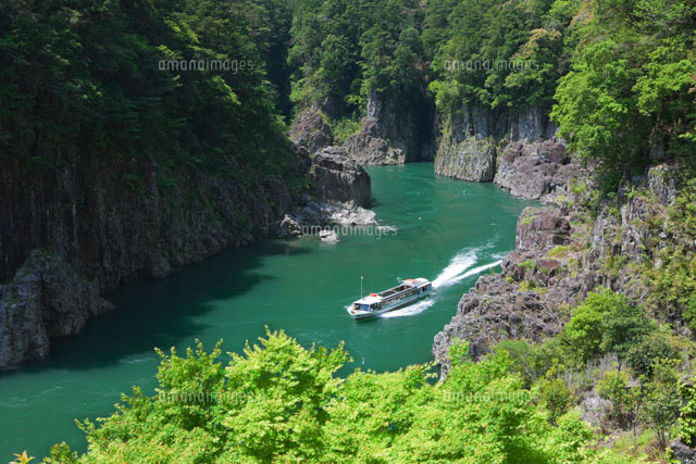 新緑の瀞峡と遊覧船
(c)NOBUAKI SUMIDA/SEBUN PHOTO