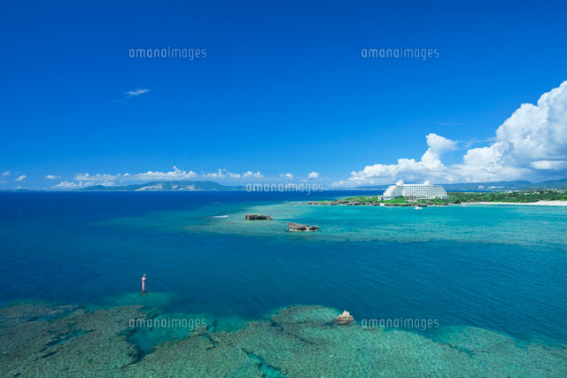 万座毛の海と万座ビーチホテル
(c)NOBUAKI SUMIDA/SEBUN PHOTO